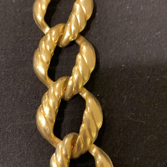 Gold tone chunky necklace - Picture 2 of 4